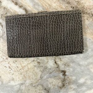 Lovely leather pewter colored banana republic wallet
